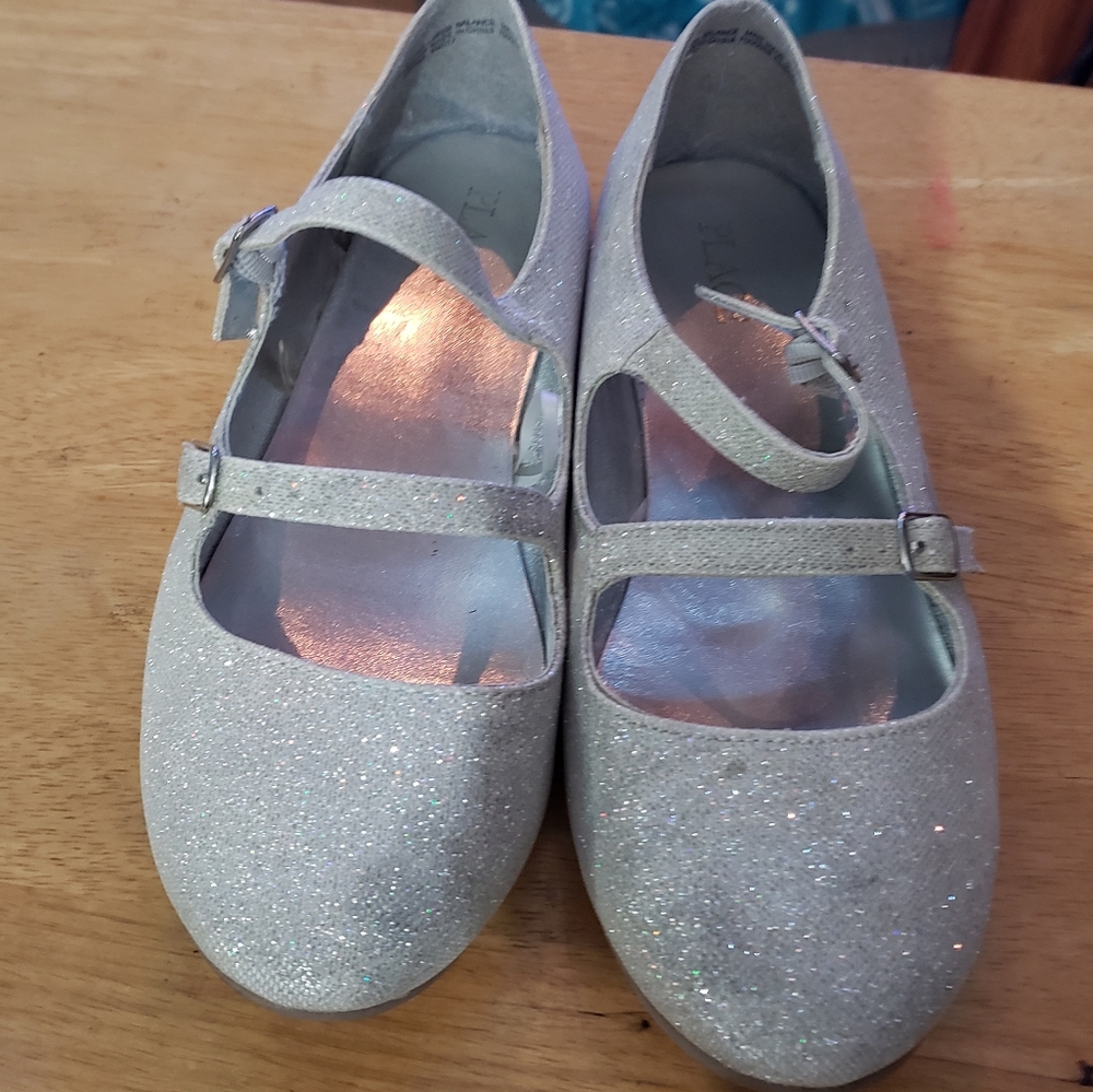Sold! The Children's Place flats sz 5